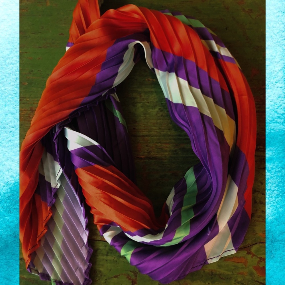 ON SALE 💜 COLORFUL SCARF!